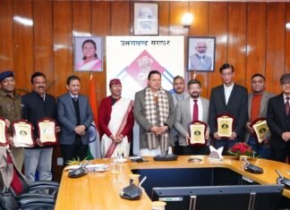 Dehradun:-आरटीआई अधिनियम के तहत सराहनीय कार्य करने वाले लोक सूचना तथा अपीलीय अधिकारियों को सीएम धामी ने किया सम्मानित