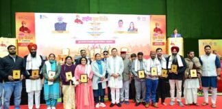 Uttarakhand:-राष्ट्रीय युवा दिवस के अवसर सीएम धामी देहरादून में विभिन्न क्षेत्रों में सराहनीय कार्य करने वाले महिला मंगल दलों और युवक मंगल दलों को किया पुरस्कृत