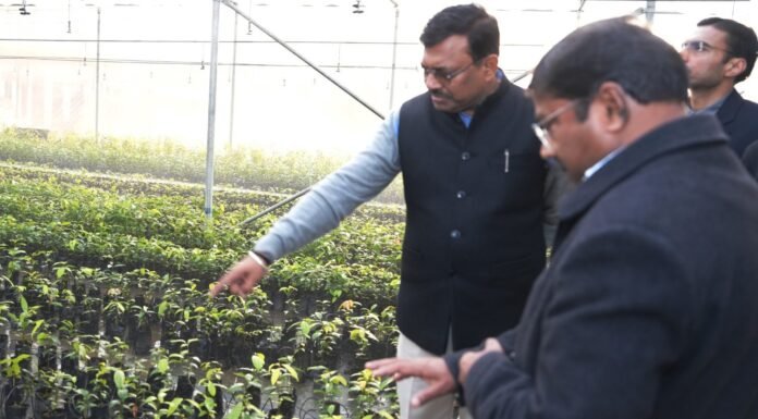 Dehradun:-मुख्य सचिव आनन्द बर्द्धन ने सेलाकुई में स्थित सगन्ध पौधा केंद्र का किया भ्रमण