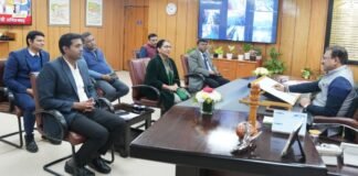 Dehradun:-मुख्य सचिव आनन्द बर्द्धन की अध्यक्षता में हुई मण्डल रेल प्रबन्धक,उत्तर रेलवे मुरादाबाद विनीता श्रीवास्तव के साथ बैठक
