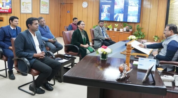 Dehradun:-मुख्य सचिव आनन्द बर्द्धन की अध्यक्षता में हुई मण्डल रेल प्रबन्धक,उत्तर रेलवे मुरादाबाद विनीता श्रीवास्तव के साथ बैठक