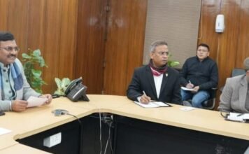 Dehradun:-मुख्य सचिव आनन्द बर्द्धन ने कार्बन क्रेडिट के सम्बन्ध में संबंधित विभागों के साथ की बैठक