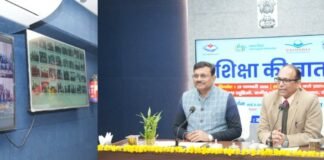 Dehradun:-शिक्षा की बात कार्यक्रम में शामिल हुए मुख्य सचिव आनन्द बर्द्धन,वीडियो कॉन्फ्रेंसिंग के माध्यम से छात्र-छात्राओं से की बात