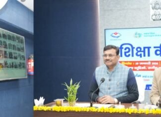 Dehradun:-शिक्षा की बात कार्यक्रम में शामिल हुए मुख्य सचिव आनन्द बर्द्धन,वीडियो कॉन्फ्रेंसिंग के माध्यम से छात्र-छात्राओं से की बात