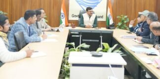 Dehradun:-मुख्य सचिव आनन्द बर्द्धन ने की अध्यक्षता में हुई सेब की अति सघन बागवानी योजना सम्बन्ध में शासन में उच्चाधिकारियों के साथ बैठक