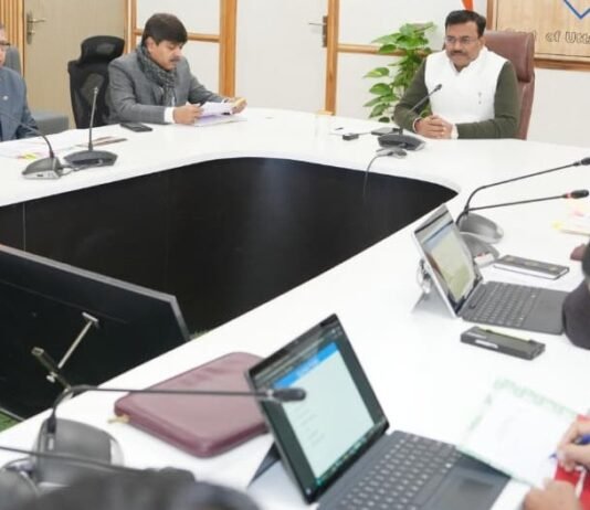 Uttarakhand:-मुख्य सचिव ने ली पूंजीगत व्यय,सीएसएस,ईएपी,नाबार्ड,एसएएससीआई,एसएनए स्पर्श एवं विभागों की व्यय योजनाओं के सम्बन्ध में बैठक