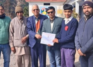 Pauri Garhwal:-राइका गैंडखाल में मनीष,अनूप एवं प्रशांत को मिला बारहवां चंद्र प्रकाश मैठाणी स्मृति मेधावी पुरस्कार
