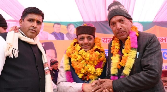 Uttarkashi:-चिन्यालीसौड़ में आयोजित जन संवाद कार्यक्रम में शामिल हुए भाजपा प्रदेश मीडिया प्रभारी मनवीर सिंह चौहान कहा-यमुनोत्री को जिला और श्रेष्ठ विधानसभा बनाना हमारा पहला लक्ष्य और संकल्प