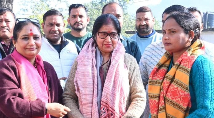 Kotdwar:-विधानसभा अध्यक्ष ऋतु खण्डूडी ने विकासखंड दुगड्डा के राजकीय एवं प्राथमिक विद्यालयों में कार्यरत भोजन माताओं का किया सम्मान