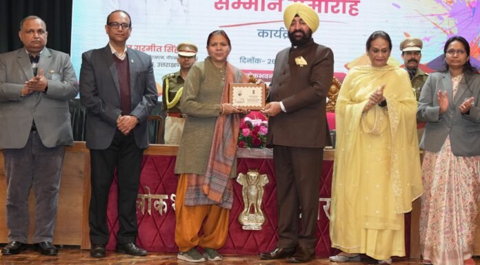 Uttarakhand:-लोक भवन में आयोजित हुआ होली मिलन एवं उत्कृष्ट सम्मान समारोह,राज्यपाल गुरमीत सिंह ने उत्कृष्ट कार्य करने वाले कार्मिकों को किया सम्मानित