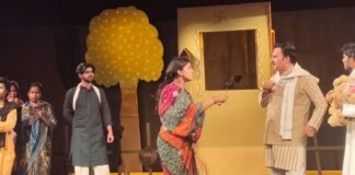 New Delhi:-भारत रंग महोत्सव के श्रेष्ठ नाटकों में एक रहा नाटक लेखक प्रसिद्ध कहानीकार डॉ.हरिसुमन बिष्ट का नाटक ‘खुलल रह गईल खिड़की के एगो पाला’