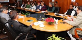 Uttarakhand:-मुख्यमंत्री पुष्कर धामी ने की राज्य में प्रस्तावित एवं निर्माणाधीन रेल परियोजनाओं की समीक्षा