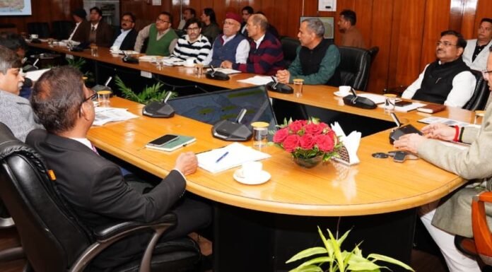 Uttarakhand:-मुख्यमंत्री पुष्कर धामी ने की राज्य में प्रस्तावित एवं निर्माणाधीन रेल परियोजनाओं की समीक्षा