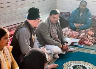 Rudraprayag:-मुख्यमंत्री पुष्कर सिंह धामी ने गुप्तकाशी में वरिष्ठ तीर्थ पुरोहित स्व.श्रीनिवास पोस्ती एवं वरिष्ठ भाजपा कार्यकर्ता स्व.अटल वाजपेयी को दी श्रद्धांजलि