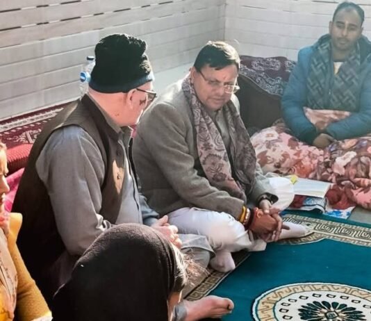 Rudraprayag:-मुख्यमंत्री पुष्कर सिंह धामी ने गुप्तकाशी में वरिष्ठ तीर्थ पुरोहित स्व.श्रीनिवास पोस्ती एवं वरिष्ठ भाजपा कार्यकर्ता स्व.अटल वाजपेयी को दी श्रद्धांजलि
