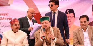 Uttarkashi:-मुख्यमंत्री पुष्कर धामी ने चिन्यालीसौड़ में आयोजित जन-जन की सरकार,जन-जन के द्वार कार्यक्रम में विभागीय स्टालों का किया निरीक्षण कहा-प्रशासनिक व्यवस्था बनी और अधिक सुलभ और पारदर्शी