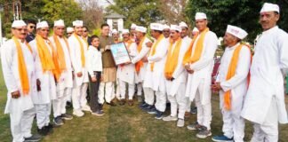 Uttarakhand:-चम्पावत से आए होल्यारों ने दी मुख्यमंत्री पुष्कर सिंह धामी को होली की शुभकामनाएं