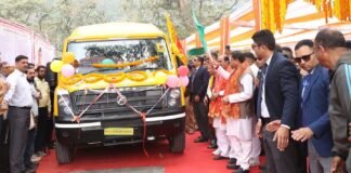 Champawat:-मुख्यमंत्री पुष्कर धामी ने सीएसआर मद से प्राप्त दो वाहनों को हरी झंडी दिखाकर किया रवाना