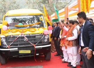 Champawat:-मुख्यमंत्री पुष्कर धामी ने सीएसआर मद से प्राप्त दो वाहनों को हरी झंडी दिखाकर किया रवाना