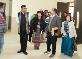 Dehradun:-मुख्य सचिव आनन्द बर्द्धन ने हर्रावला में नवनिर्मित शकुंतला रानी सरदारी लाल ओबेरॉय राजकीय मैटरनिटी एवं कैंसर चिकित्सालय का किया निरीक्षण