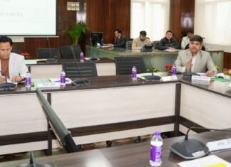 Dehradun:-मुख्य सचिव आनन्द बर्द्धन ने की विकासकार्यों की जनपद्वार समीक्षा,अधिकारियों को दिए जरूरी निर्देश