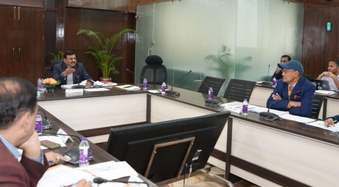 Dehradun:-मुख्य सचिव आनन्द बर्द्धन ने की राजस्व विभाग की समीक्षा,राजस्व मामलों के त्वरित निस्तारण के दिए निर्देश