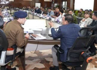 Dehradun:-मुख्य सचिव आनन्द बर्द्धन ने की गृह विभाग की समीक्षा,पुलिस विभाग को प्रदेश में कानून व्यवस्था बिगाड़ने वालों के खिलाफ कठोर कार्यवाही के निर्देश