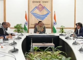 Dehradun:-मुख्य सचिव आनंद बर्धन ने की स्वीकृतियों,प्रतिपूर्ति एवं धनराशि निर्गम की समीक्षा