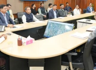 Uttarakhand:-यूपीडा के अधिकारियों ने मुख्य सचिव आनंद बर्धन को दिया गंगा एक्सप्रेसवे के मेरठ-हरिद्वार विस्तारीकरण पर प्रस्तुतीकरण
