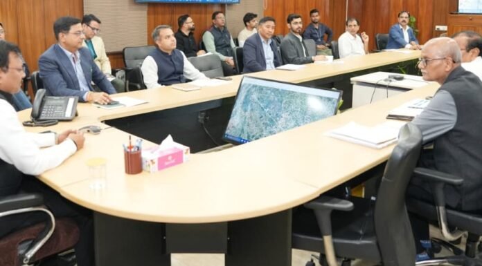 Uttarakhand:-यूपीडा के अधिकारियों ने मुख्य सचिव आनंद बर्धन को दिया गंगा एक्सप्रेसवे के मेरठ-हरिद्वार विस्तारीकरण पर प्रस्तुतीकरण