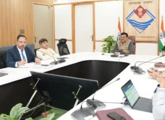Uttarakhand:-मुख्य सचिव आनंद बर्धन की आगामी कुंभ मेला के दृष्टिगत ऋषिकेश में त्रिवेणी घाट,चंद्रभागा ब्रिज व आस्था पथ परियोजनाओं की EFC की समीक्षा