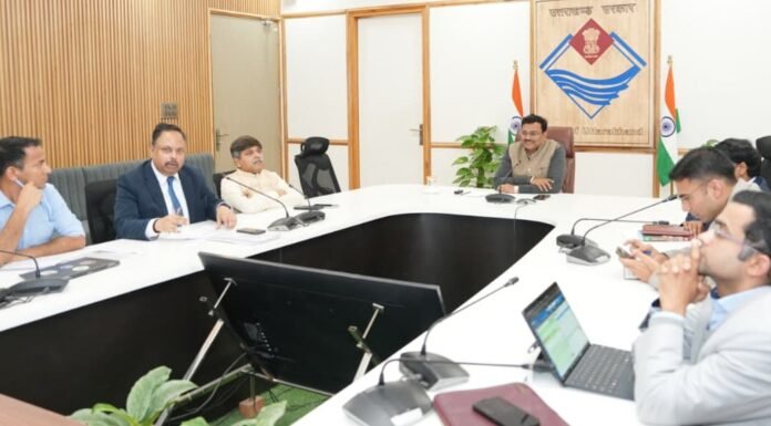 Uttarakhand:-मुख्य सचिव आनंद बर्धन की आगामी कुंभ मेला के दृष्टिगत ऋषिकेश में त्रिवेणी घाट,चंद्रभागा ब्रिज व आस्था पथ परियोजनाओं की EFC की समीक्षा