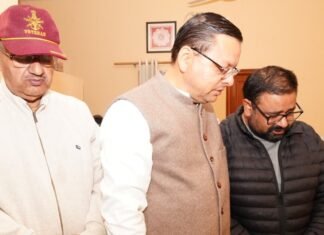 Dehradun:-मुख्यमंत्री पुष्कर धामी ने वरिष्ठ पत्रकार अनुपम त्रिवेदी के आवास पर पहुंच उनकी माताजी गीता त्रिवेदी के निधन पर व्यक्त किया शोक