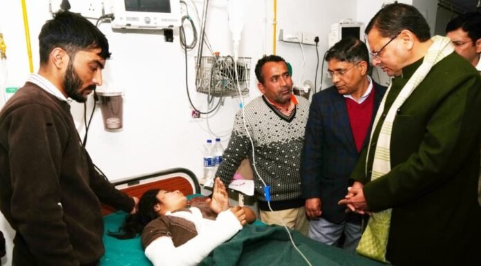Uttarakhand:-क्वानू–मीनस मोटर मार्ग दुर्घटना में घायल यात्रियों का हाल पूछने दून अस्पताल पहुँचे सीएम धामी,पारिवारिक जनों से बातचीत कर इलाज का दिया पूरा भरोसा