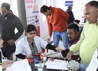 Haldwani:-मुख्यमंत्री पुष्कर धामी के निर्देश पर मीडिया सेंटर में पत्रकारों हेतु लगाया गया निःशुल्क स्वास्थ्य शिविर