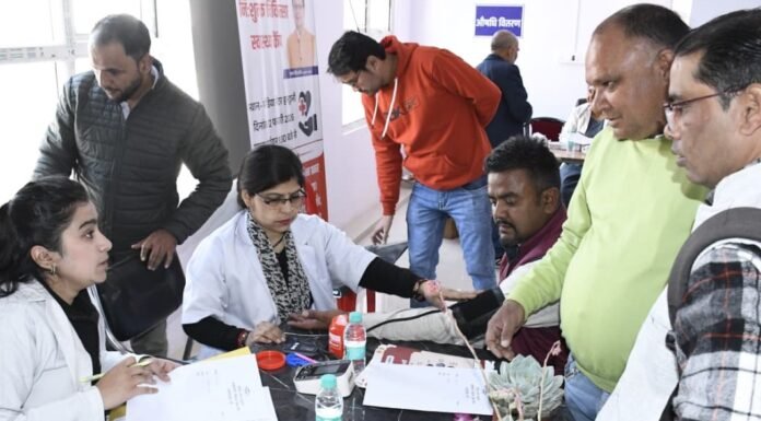 Haldwani:-मुख्यमंत्री पुष्कर धामी के निर्देश पर मीडिया सेंटर में पत्रकारों हेतु लगाया गया निःशुल्क स्वास्थ्य शिविर
