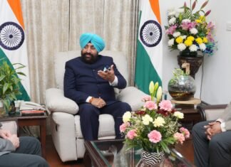 Uttarakhand:-डॉ.एस.एम.विल्सन,मुख्य कार्यकारी अधिकारी,ब्लैकफुट चैलेंज,मोनटाना राज्य,अमेरिका ने राज्यपाल गुरमीत सिंह से की शिष्टाचार भेंट