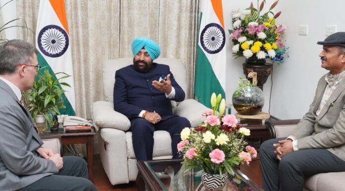 Uttarakhand:-डॉ.एस.एम.विल्सन,मुख्य कार्यकारी अधिकारी,ब्लैकफुट चैलेंज,मोनटाना राज्य,अमेरिका ने राज्यपाल गुरमीत सिंह से की शिष्टाचार भेंट