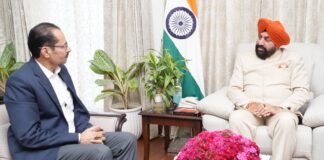 Dehradun:-राज्यपाल गुरमीत सिंह से लोक भवन में प्लान इंडिया,रेकिट के प्रोग्राम मैनेजर सैयद अली नकवी ने की शिष्टाचार भेंट