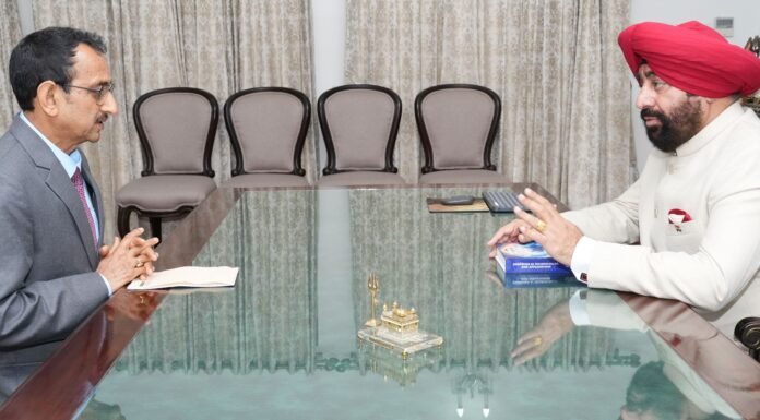 Uttarakhand:-श्री देव सुमन उत्तराखण्ड विश्वविद्यालय ने तैयार किया ‘प्रज्ञानम्’ एआई चैटबॉट,जल्द होगा लॉन्च,कुलपति प्रो.एन.के.जोशी ने राज्यपाल को दी जानकारी