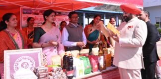 Pithoragarh:-एक दिन के दौरे पर पिथौरागढ़ पहुंचे राज्यपाल गुरमीत सिंह,विभिन्न योजनाओं की समीक्षा किया स्टालों का निरीक्षण