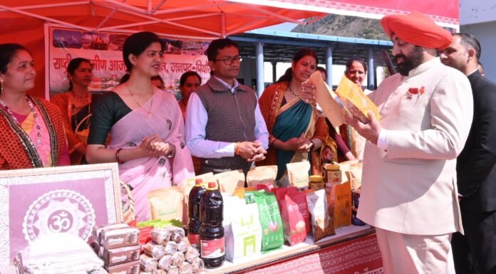 Pithoragarh:-एक दिन के दौरे पर पिथौरागढ़ पहुंचे राज्यपाल गुरमीत सिंह,विभिन्न योजनाओं की समीक्षा किया स्टालों का निरीक्षण