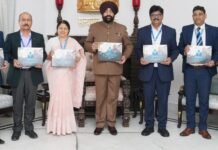 Uttarakhand:-राज्यपाल गुरमीत सिंह ने उत्तराखण्ड ग्रामीण बैंक की कॉफी टेबल बुक ‘समिट्सःद जर्नी ऑफ उत्तराखण्ड ग्रामीण बैंक’ का किया विमोचन