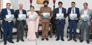 Uttarakhand:-राज्यपाल गुरमीत सिंह ने उत्तराखण्ड ग्रामीण बैंक की कॉफी टेबल बुक ‘समिट्सःद जर्नी ऑफ उत्तराखण्ड ग्रामीण बैंक’ का किया विमोचन