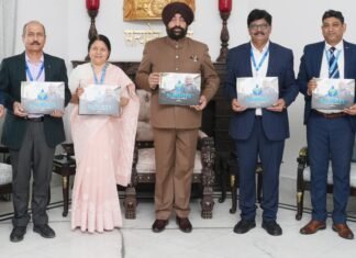 Uttarakhand:-राज्यपाल गुरमीत सिंह ने उत्तराखण्ड ग्रामीण बैंक की कॉफी टेबल बुक ‘समिट्सःद जर्नी ऑफ उत्तराखण्ड ग्रामीण बैंक’ का किया विमोचन