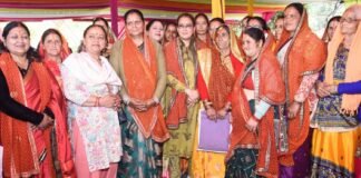 Almora:-देवी भागवत कथा और सोमेश्वर में पूजन में शामिल हुईं कैबिनेट मंत्री रेखा आर्या