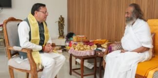 Uttarakhand:-मुख्यमंत्री पुष्कर धामी ने ऋषिकेश में श्री श्री रविशंकर जी से शिष्टाचार भेंट कर लिया आशीर्वाद