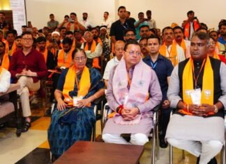 Dehradun:-मुख्यमंत्री पुष्कर धामी ने सुना ‘मन की बात’ का 132वां एपिसोड,जनप्रतिनिधियों संग साझा किए विचार