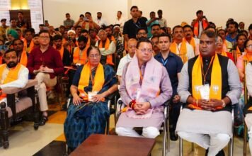 Dehradun:-मुख्यमंत्री पुष्कर धामी ने सुना ‘मन की बात’ का 132वां एपिसोड,जनप्रतिनिधियों संग साझा किए विचार