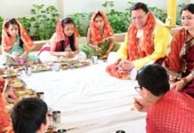 Uttarakhand:-मुख्यमंत्री पुष्कर सिंह धामी ने रामनवमी के पावन अवसर पर किया कन्या पूजन,प्रदेश की खुशहाली की कामना